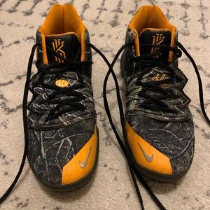 Nike Kyrie “taco” Camo Orange Basketball shoes 6y